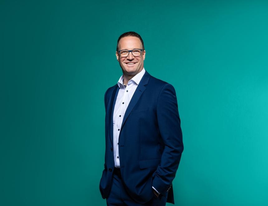 Er ist Mitglied der Geschäftsleitung der Komm.ONE und leitet die Business Unit 4 mit dem Themenfeld DevOps & Cloud. Er ist Mitglied der Geschäftsleitung der Komm.ONE und leitet die Business Unit 4 mit dem Themenfeld DevOps & Cloud.