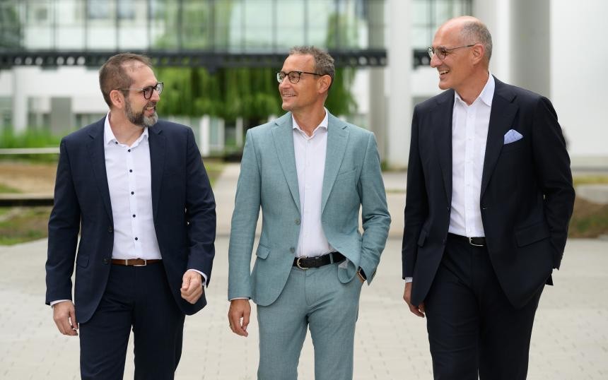 Vidya Munde-Müller, Komm.ONE-KI-Expertin bei Ihrem Workshop Frank Kämmle, Centerleitung Mitglieder- und Kundenmanagement, William Schmitt, Vorstandsvorsitzender der Komm.ONE, Bernd Krakau, Geschäftsleiter und Chief Operation Officer der Komm.ONE,