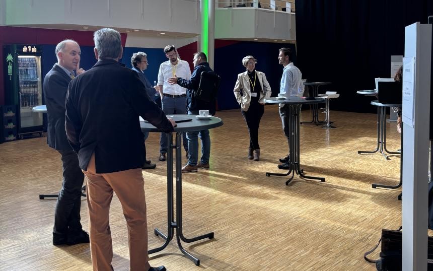 Blick auf die Informationsstände Blick auf die Informationsstände