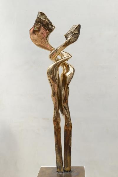 Foto vom Kunstwerk „Geflügeltes Säulenzeichen" des Bildhauers Otto Wesendonck